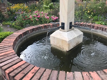 F 11 Brunnen Seelengarten neu